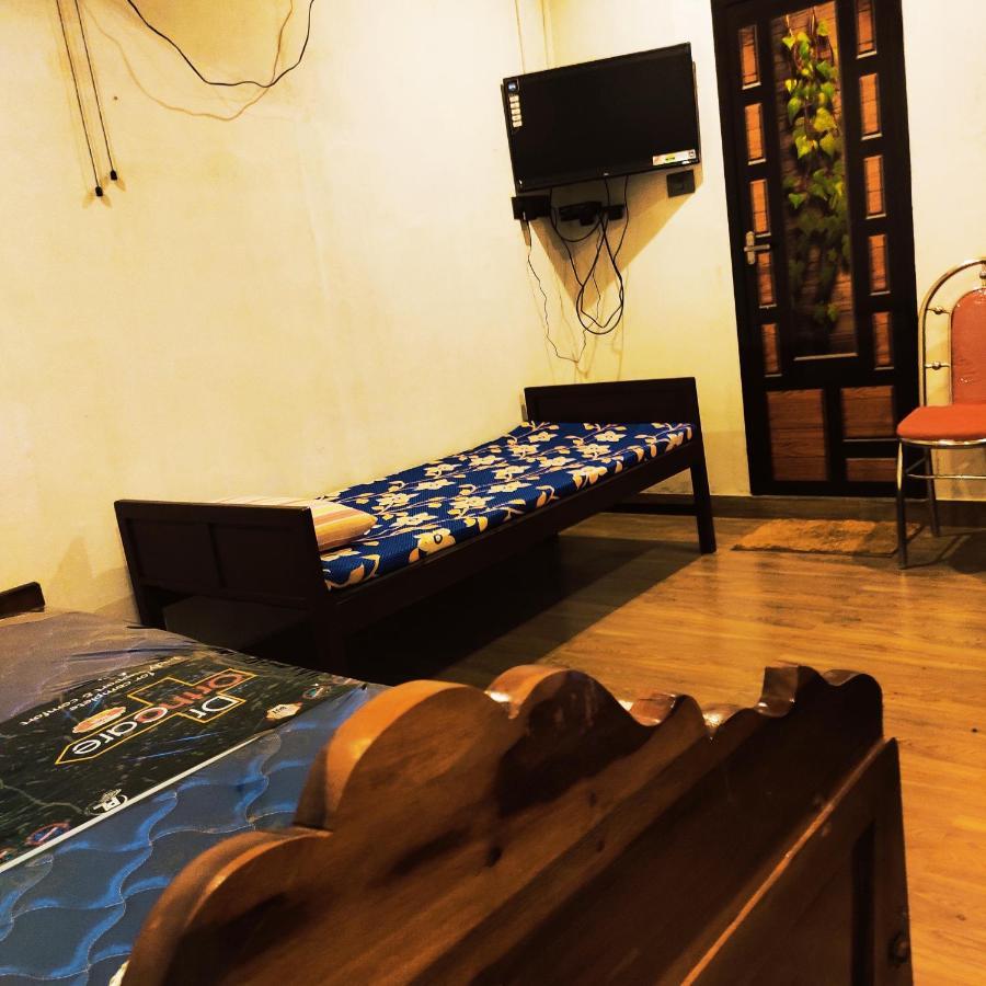 Munroe Inn Homestay Коллам Экстерьер фото